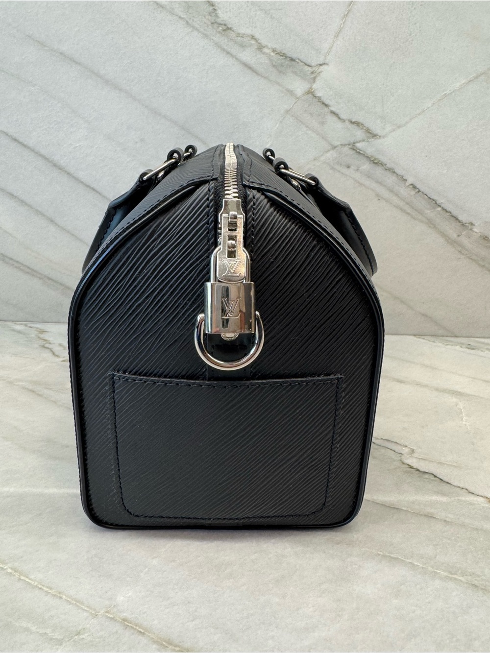 Louis Vuitton Speedy 25 Bandouliere in Epi Noir Leather - Picture 6 of 17